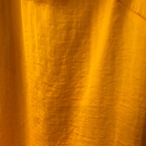 scalloped v neck satin shift dress - Picture 5 of 5